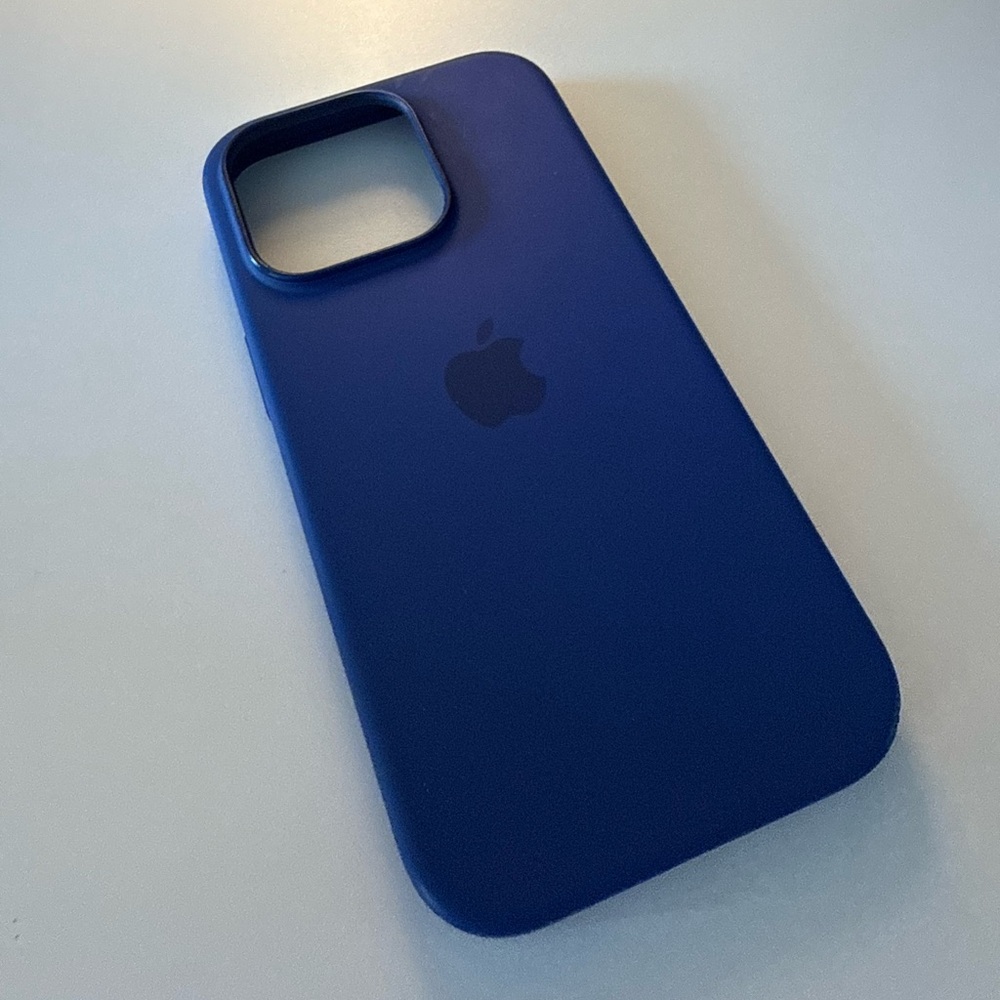 Apple iPhone 16 Pro Case - Ultramarine